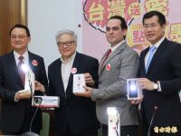 高科技愛心助墨西哥賑災 台企贈太陽能照明、收音機